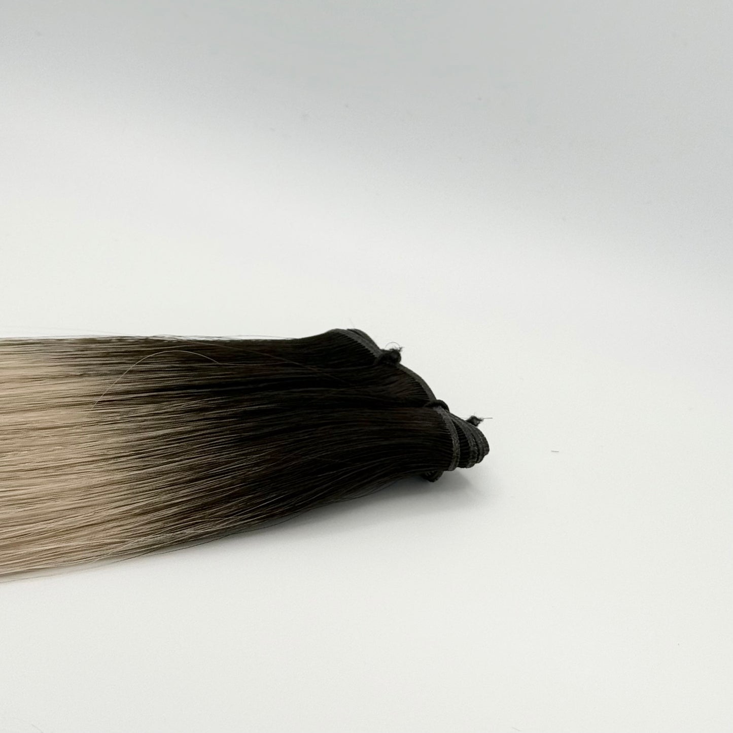 O1B-GREY | Ombré brun très foncé - blond très froid cendré