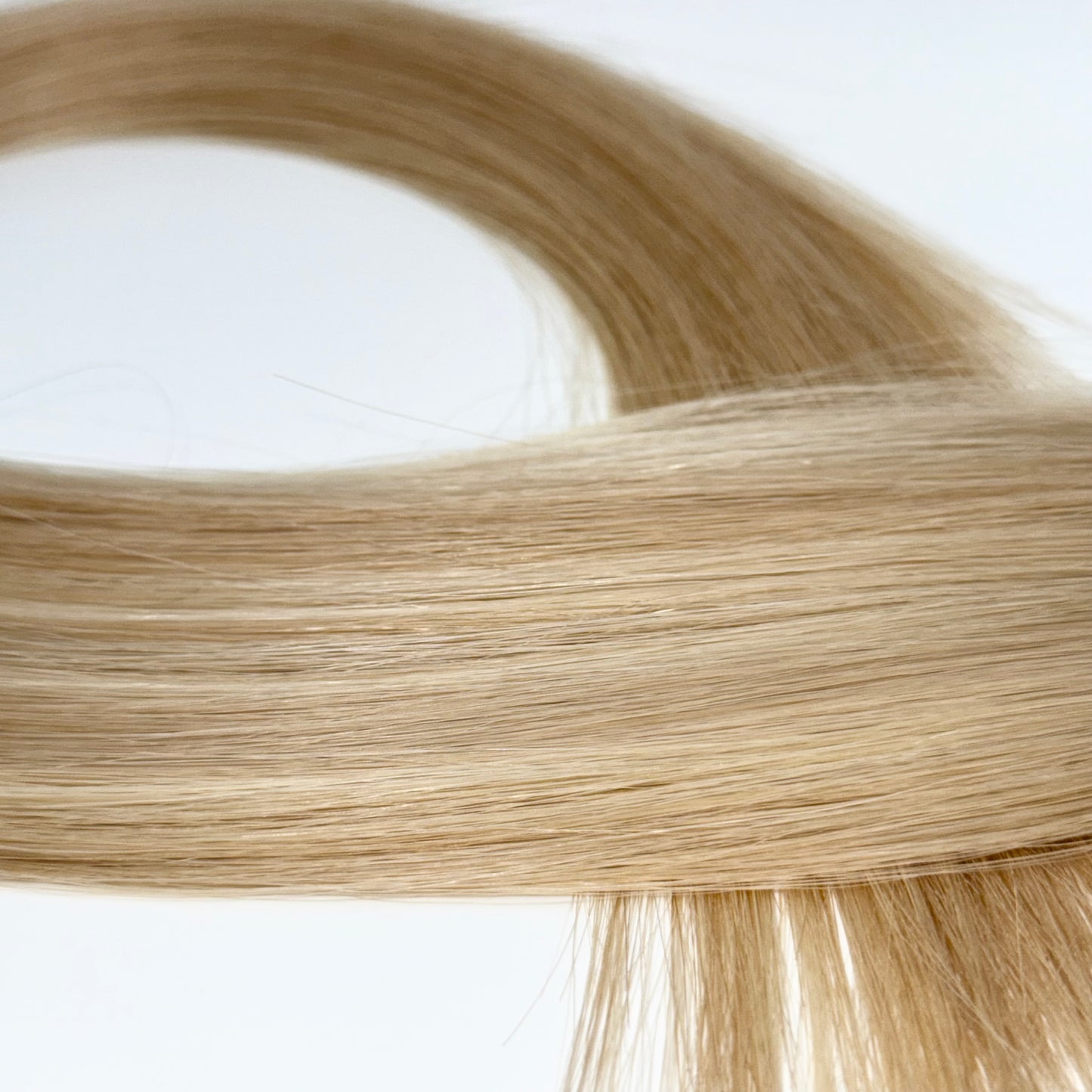 T18 18/60 | Effet repousse blond vanille - Méchées blond vanille & blond platine