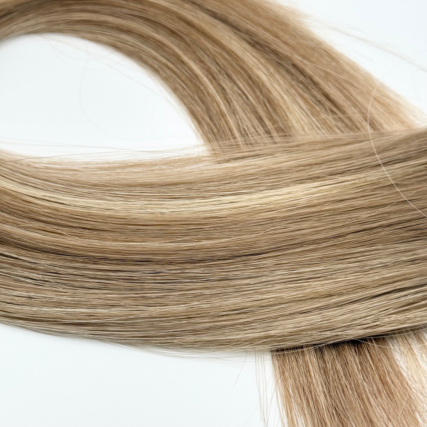 T8 8/22 | Effet repousse châtain - méchées châtain & blond doré pâle