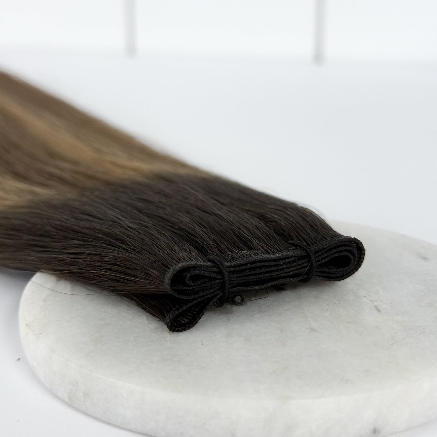T2 4/27 | Effet repoussé brun foncé - méchées brun moyen & blond cuivré