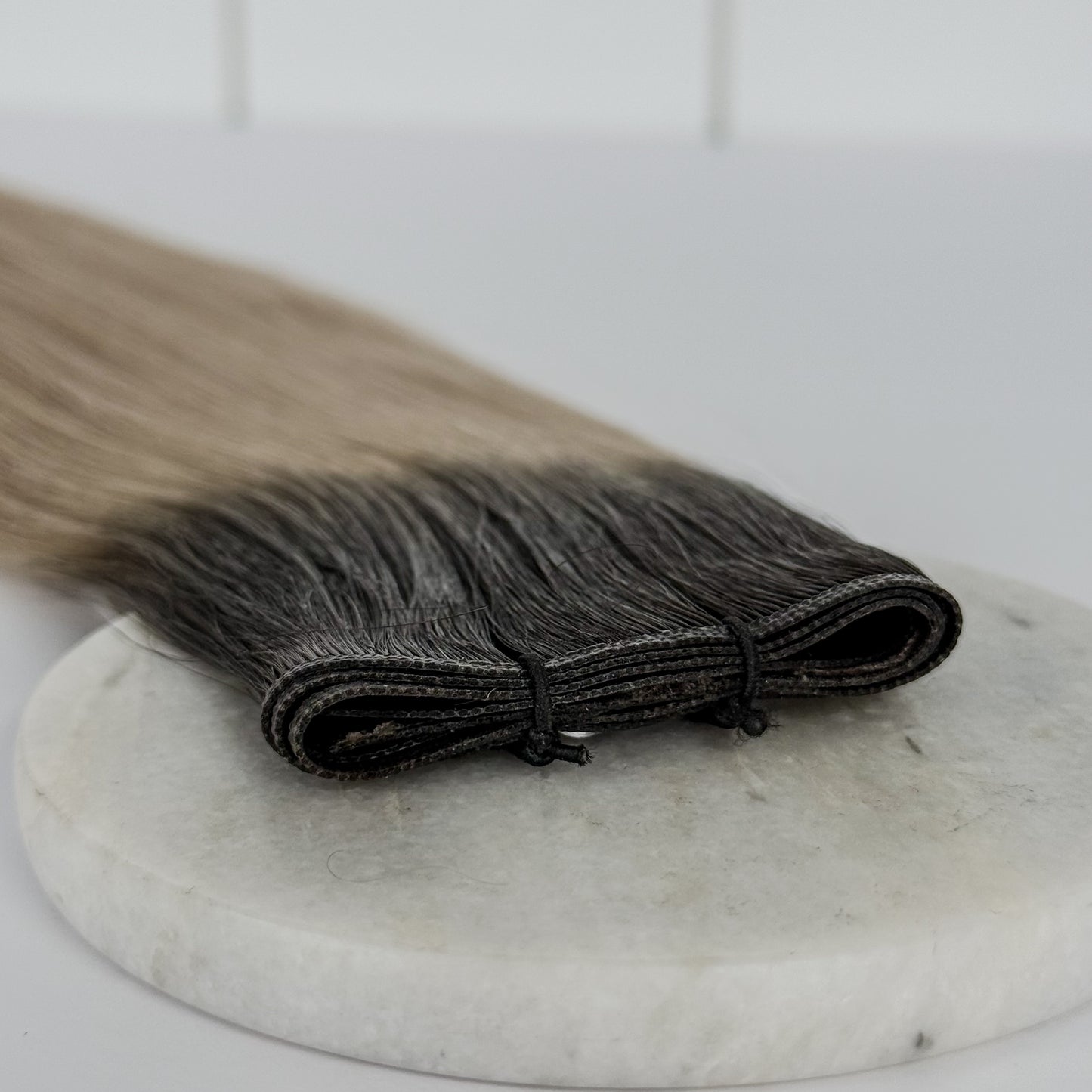 O1B-GREY | Ombré brun très foncé - blond très froid cendré